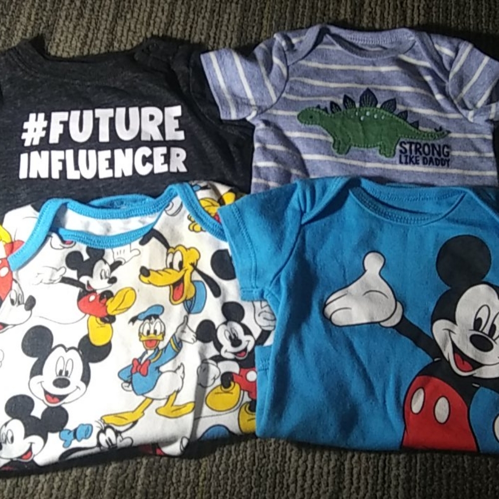 Set of onesies